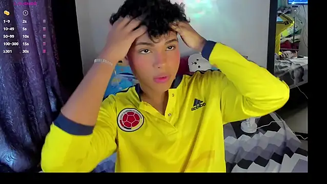 Snapshot of dani_angels__ chatting on 02-21-25, 06:04 dani angels online show from 02-21-25, 06:04