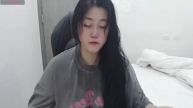 Snapshot of minnie9009 chatting on 02-28-25, 01:36 minnie9009 online show from 02-28-25, 01:36