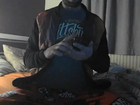 Snapshot of allnaked00 chatting on 11-18-25, 03:45 allnaked00 online show from 11-18-25, 03:45