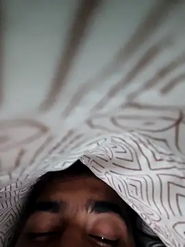 Snapshot of 13lusty chatting on 10-28-25, 04:53 13lusty online show from 10-28-25, 04:53