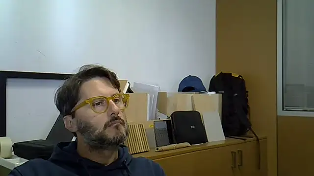 Snapshot of Cellino4 chatting on 10-04-25, 08:56 Cellino4 online show from 10-04-25, 08:56