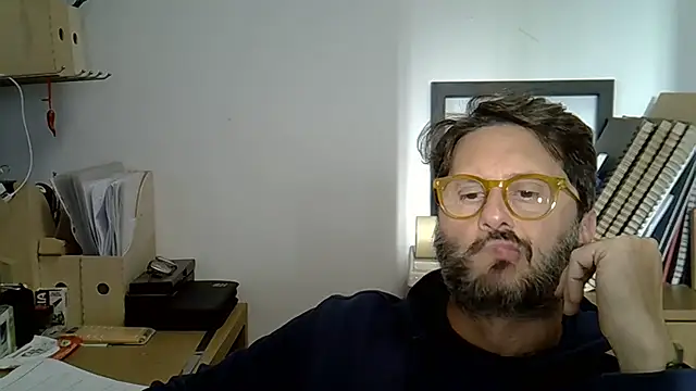 Snapshot of Cellino4 chatting on 10-06-25, 03:31 Cellino4 online show from 10-06-25, 03:31