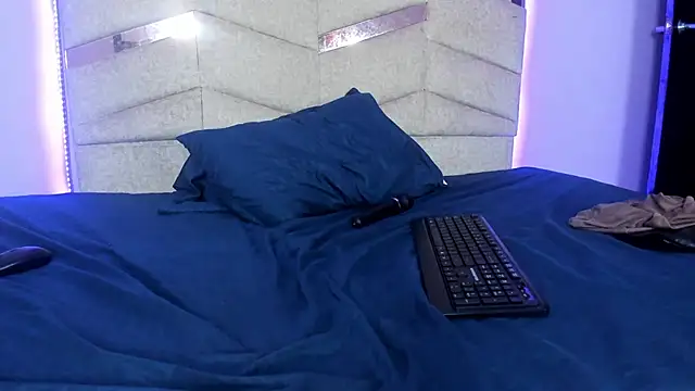 Snapshot of RubiSharqui_ chatting on 02-12-25, 03:27 RubiSharqui online show from 02-12-25, 03:27