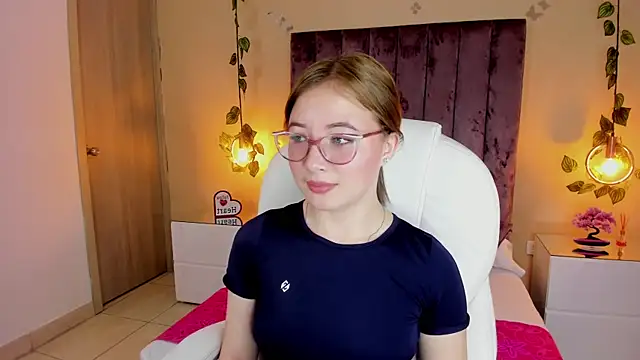 Snapshot of Dahlia_Rousse chatting on 09-19-25, 10:21 Dahlia Rousse online show from 09-19-25, 10:21