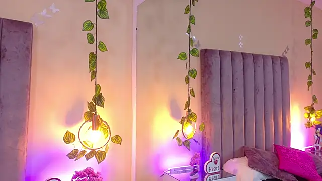 Dahlia Rousse online show from 01-13-26, 06:29