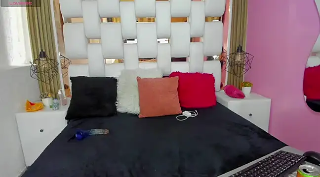 SolEvanss online show from 02-19-25, 04:22