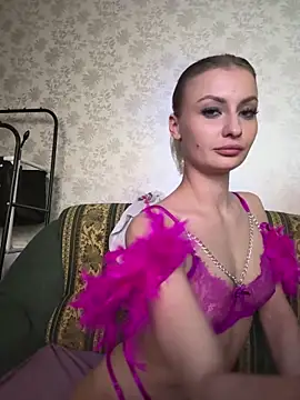 Snapshot of BeatriceXCute chatting on 11-12-25, 10:52 BeatriceXCute online show from 11-12-25, 10:52