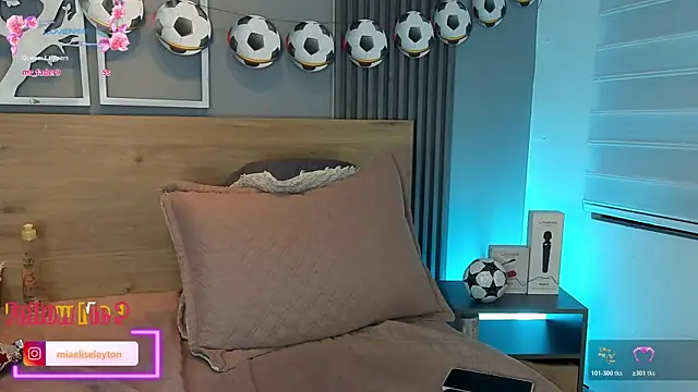 Snapshot of Elise-Leyton chatting on 06-14-26, 02:24 Elise-Leyton online show from 06-14-26, 02:24