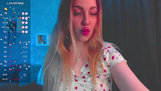 Snapshot of Mika_Rayy chatting on 01-21-25, 05:30 Mika Rayy online show from 01-21-25, 05:30