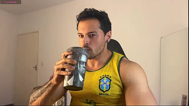 Snapshot of Lucasfit24 chatting on 06-19-26, 12:59 Lucasfit24 online show from 06-19-26, 12:59