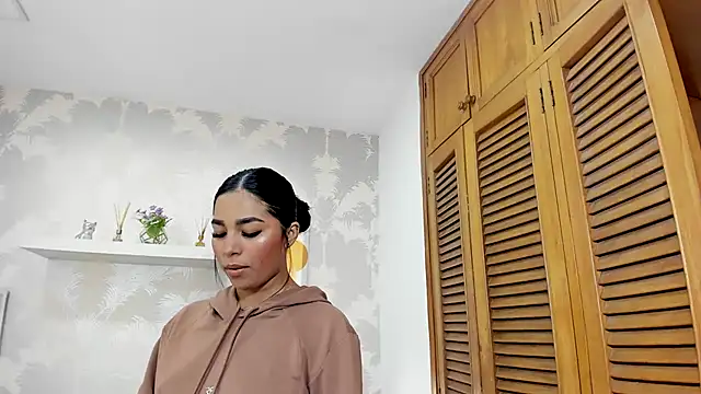 CharlotteGraay online show from 10-01-25, 08:15