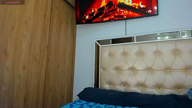 Snapshot of Sexyhot_cat chatting on 12-20-25, 01:12 Sexyhot cat online show from 12-20-25, 01:12