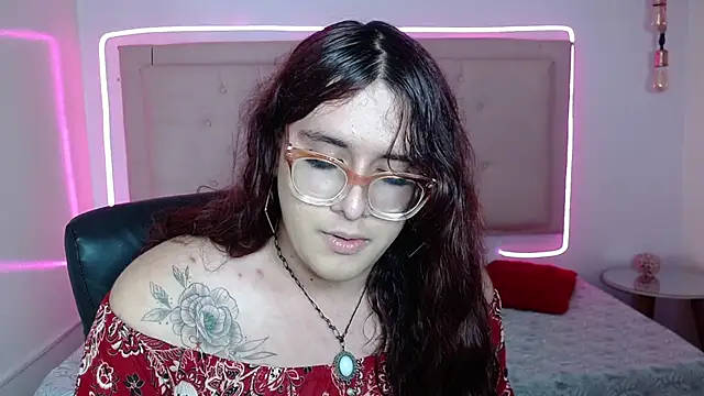 Snapshot of kathepickmanx chatting on 10-19-25, 03:40 kathepickmanx online show from 10-19-25, 03:40