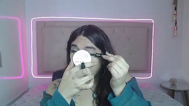 Snapshot of kathepickmanx chatting on 10-25-25, 03:36 kathepickmanx online show from 10-25-25, 03:36