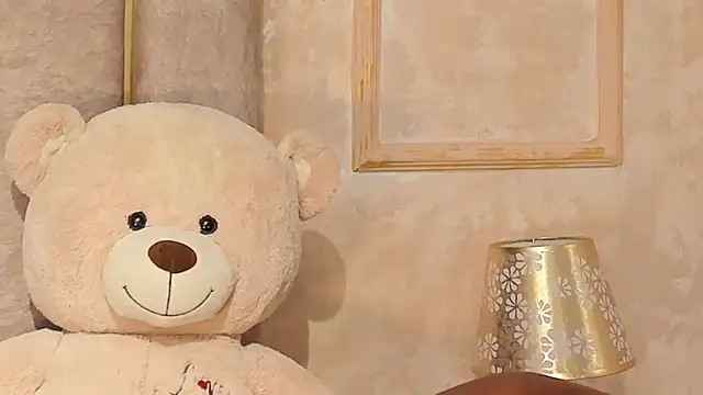 Snapshot of LilaBeily chatting on 01-21-25, 12:46 LilaBeily online show from 01-21-25, 12:46