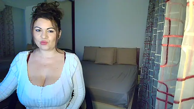 VixenVibesX online show from 10-26-25, 08:37