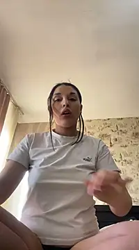 Rosanna Rennie online show from 02-24-25, 01:10