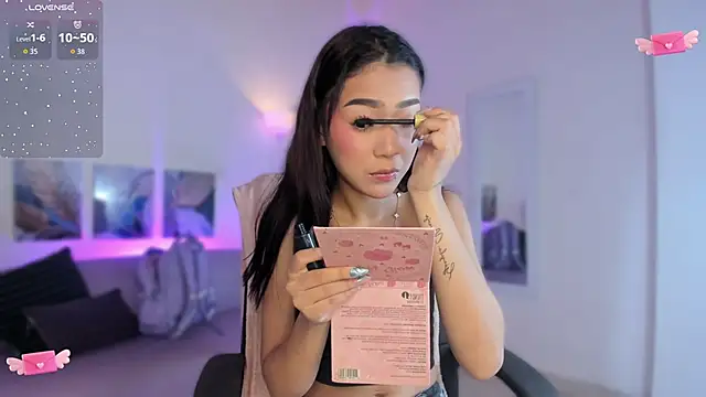 Snapshot of Kathe_slim chatting on 11-20-25, 04:18 Kathe slim online show from 11-20-25, 04:18