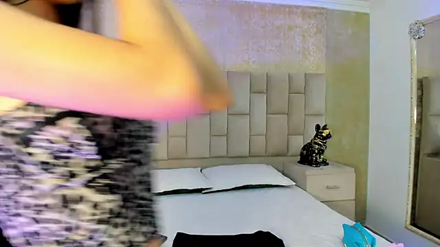 Snapshot of BellaaStorm chatting on 02-05-25, 02:59 BellaaStorm online show from 02-05-25, 02:59