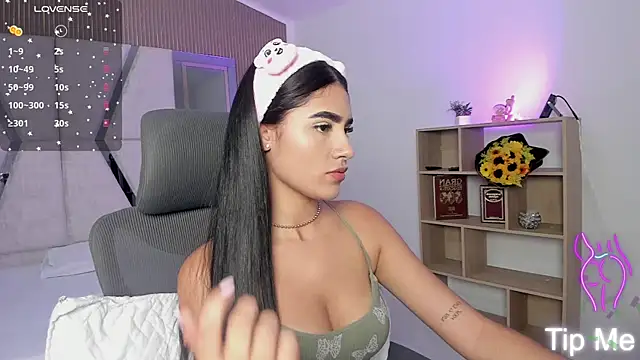 Snapshot of BellaaStorm chatting on 09-22-25, 01:13 BellaaStorm online show from 09-22-25, 01:13