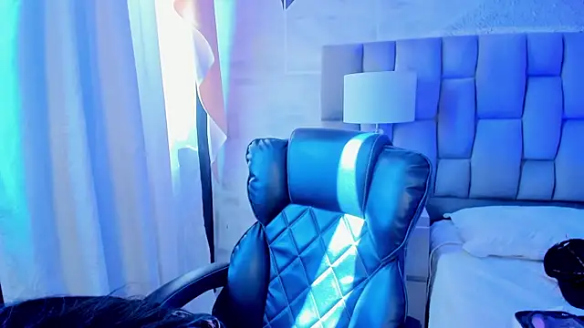 Snapshot of BellaaStorm chatting on 10-17-25, 08:11 BellaaStorm online show from 10-17-25, 08:11