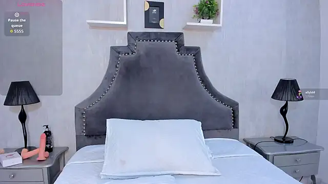 Snapshot of BellaaStorm chatting on 10-25-25, 09:20 BellaaStorm online show from 10-25-25, 09:20