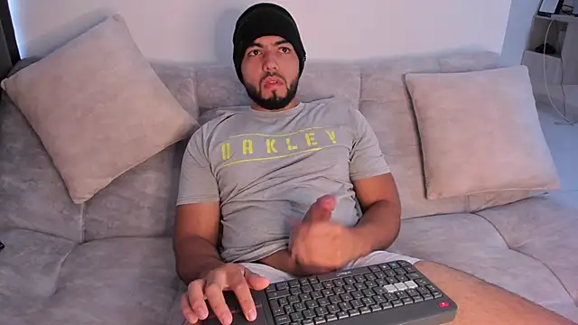 arturguy00 online show from 02-07-25, 04:35