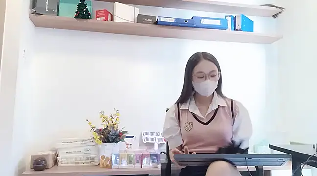 Snapshot of Lush-Office chatting on 02-18-25, 01:32 Lush-Office online show from 02-18-25, 01:32