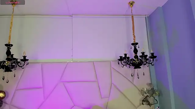 Aitana Hilton  online show from 11-10-25, 11:42