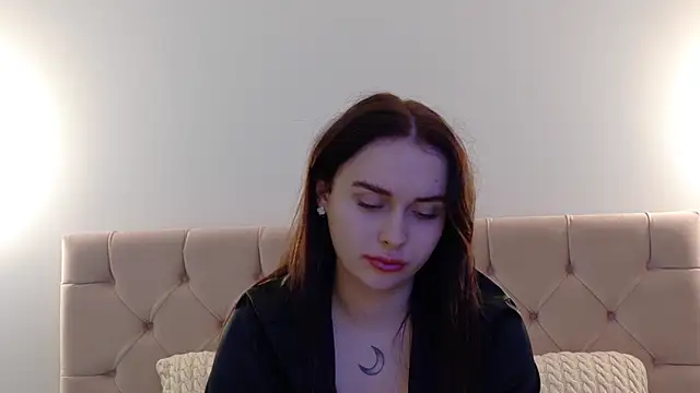 Snapshot of Lilliana_Moon chatting on 01-21-25, 05:09 Lilliana Moon online show from 01-21-25, 05:09