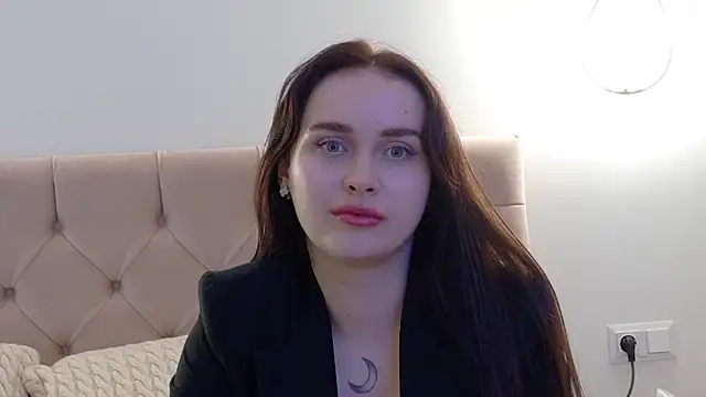 Snapshot of Lilliana_Moon chatting on 01-25-25, 04:24 Lilliana Moon online show from 01-25-25, 04:24