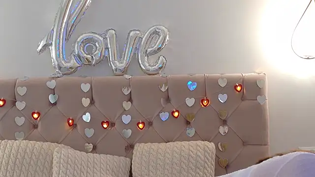 Snapshot of Lilliana_Moon chatting on 02-14-25, 09:13 Lilliana Moon online show from 02-14-25, 09:13