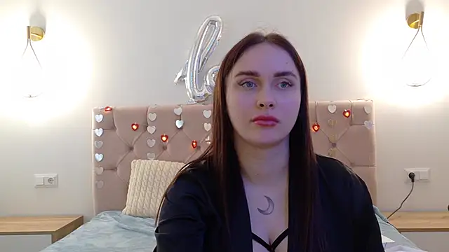 Snapshot of Lilliana_Moon chatting on 02-18-25, 10:16 Lilliana Moon online show from 02-18-25, 10:16