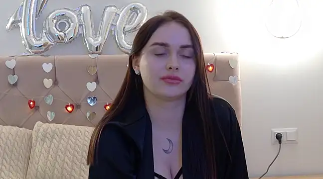 Snapshot of Lilliana_Moon chatting on 02-18-25, 05:10 Lilliana Moon online show from 02-18-25, 05:10