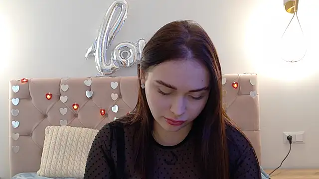 Snapshot of Lilliana_Moon chatting on 02-19-25, 08:44 Lilliana Moon online show from 02-19-25, 08:44