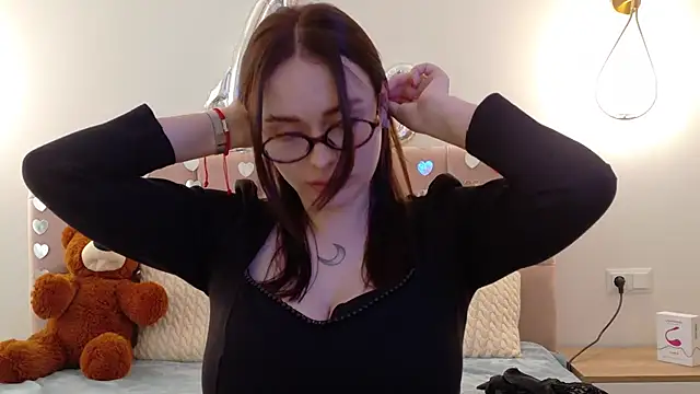 Snapshot of Lilliana_Moon chatting on 02-28-25, 11:03 Lilliana Moon online show from 02-28-25, 11:03