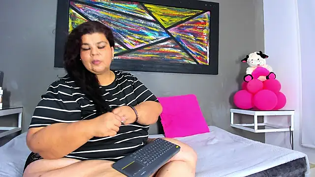 Charlotte curvy  online show from 02-18-26, 08:05