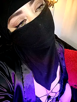 Snapshot of zahra_Jalid chatting on 03-08-25, 12:33 zahra Jalid online show from 03-08-25, 12:33