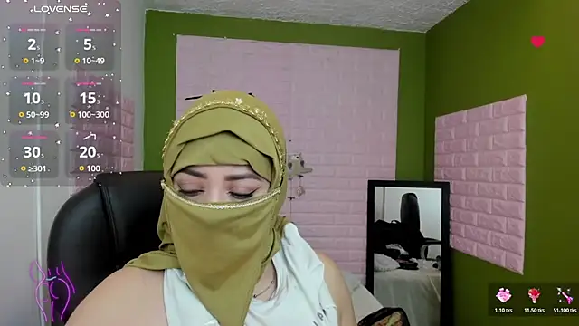 Snapshot of zahra_Jalid chatting on 10-17-25, 10:34 zahra Jalid online show from 10-17-25, 10:34