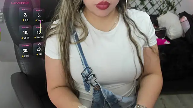 Snapshot of zahra_Jalid chatting on 10-21-25, 09:04 zahra Jalid online show from 10-21-25, 09:04