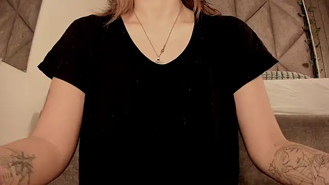 SabrinaSpell  online show from 12-15-25, 11:47