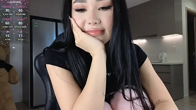 Snapshot of asianqueeny chatting on 02-08-26, 08:29 asianqueeny online show from 02-08-26, 08:29