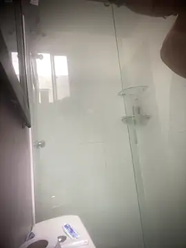 Latinos 2001 online show from 03-17-26, 03:04