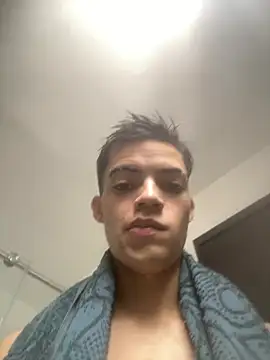 Latinos 2001 online show from 06-28-26, 02:56