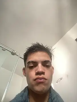 Latinos 2001 online show from 06-29-26, 01:00