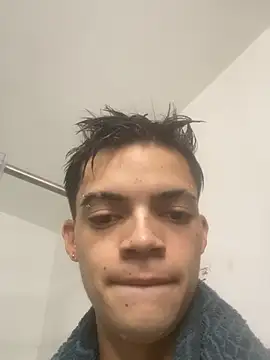 Latinos 2001 online show from 07-20-26, 01:02