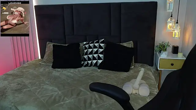 AtheneaRusell online show from 10-26-25, 09:10