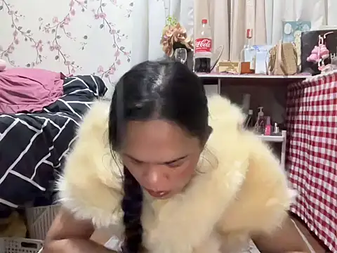 Snapshot of SophiaCourthaway chatting on 10-08-25, 04:26 SophiaCourthaway online show from 10-08-25, 04:26