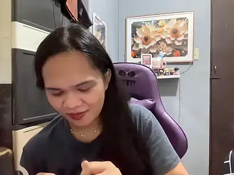 Snapshot of SophiaCourthaway chatting on 12-15-25, 11:09 SophiaCourthaway online show from 12-15-25, 11:09