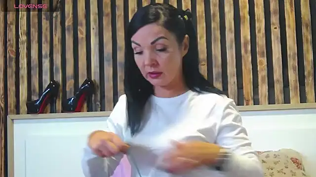 Snapshot of Tory_Lovi chatting on 10-15-25, 12:27 Tory Lovi online show from 10-15-25, 12:27